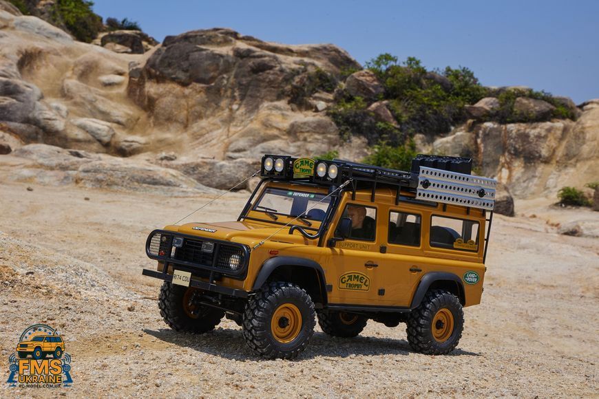 Машинка на радіокеруванні FMS FCX10 1:10 Land Rover Defender RTR Yellow  FMS11045RSYL-SP фото