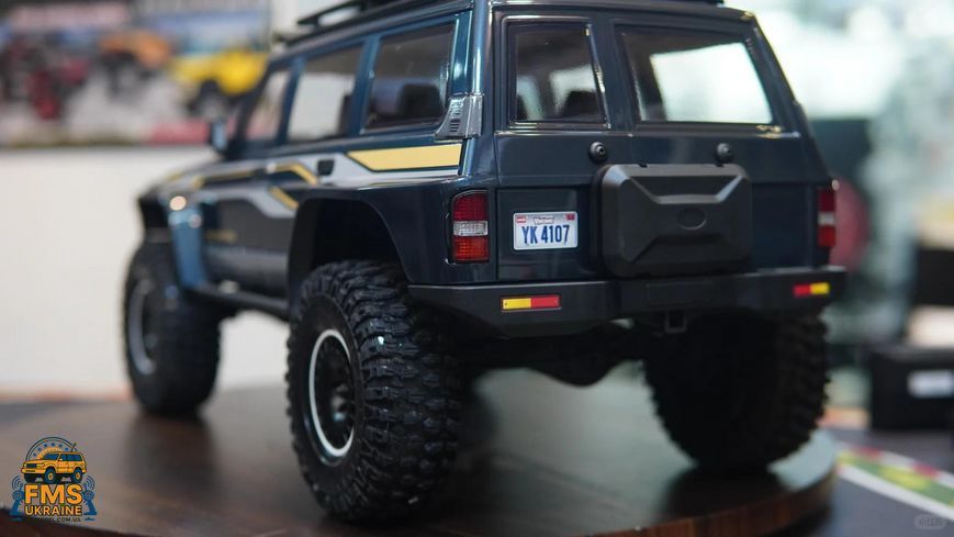 Машинка на радіокеруванні Nissan Patrol Y60 YIKONG YK4107Pro 1:10 4WD RTR Brushless RC Crawler сірий + акумулятор 2S lipo 5000+ mAh в комплекті YK4107Pro GREY фото